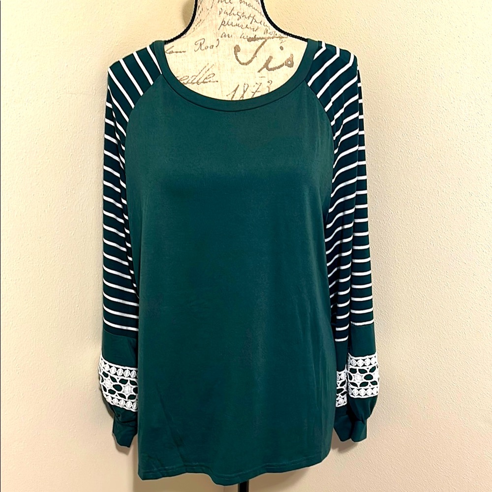 BloomChic Striped Women's Top 14/16 NWOT